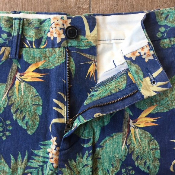 SOLD    Old Navy 🌿 Tropical Ultimate Slim Shorts - Picture 6 of 8